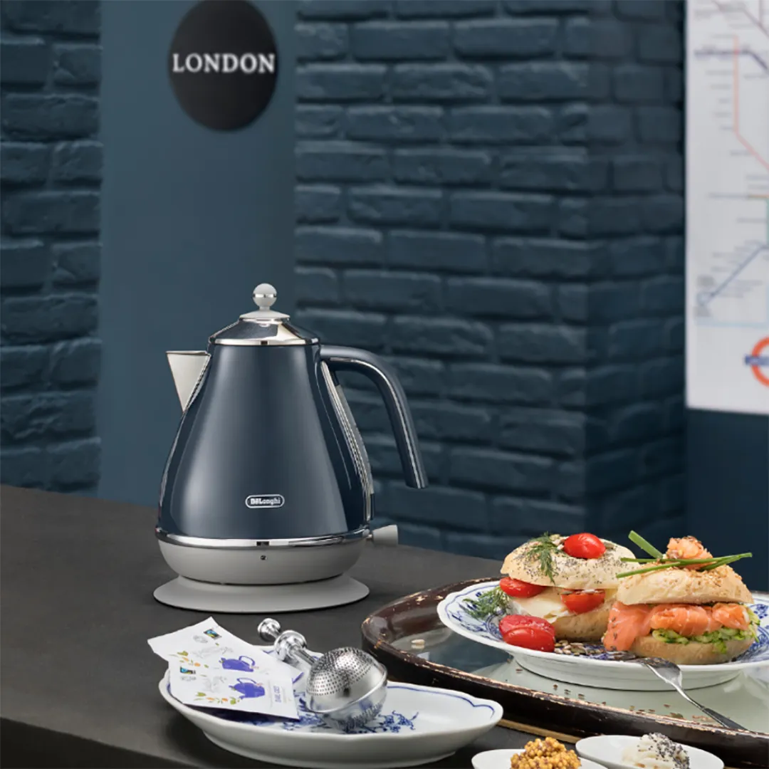 Delonghi KBOC2001.BL 1.7L Icona Capitals London Blue Kettle