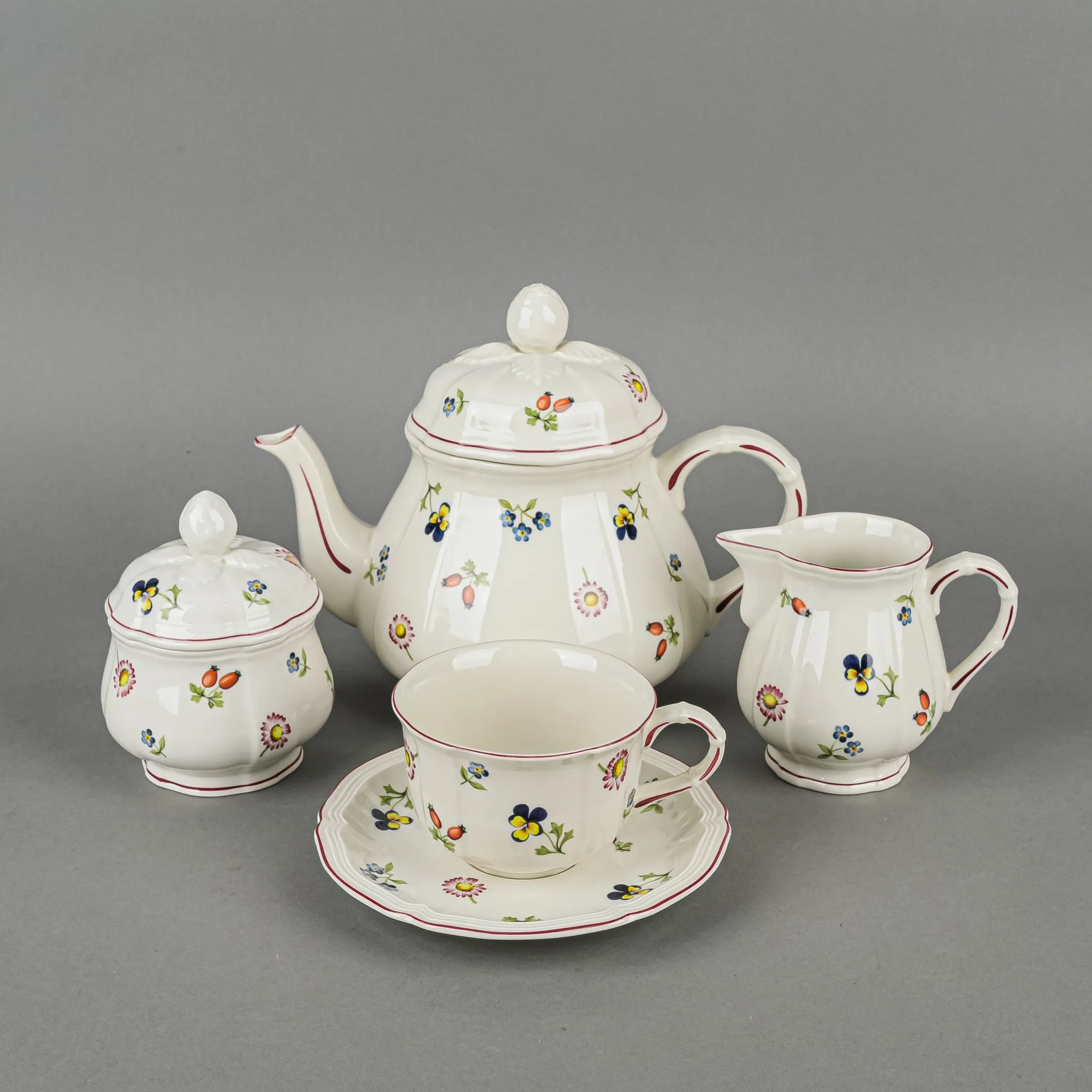 VILLEROY & BOCH Petite Fleur Tea Set 17pcs