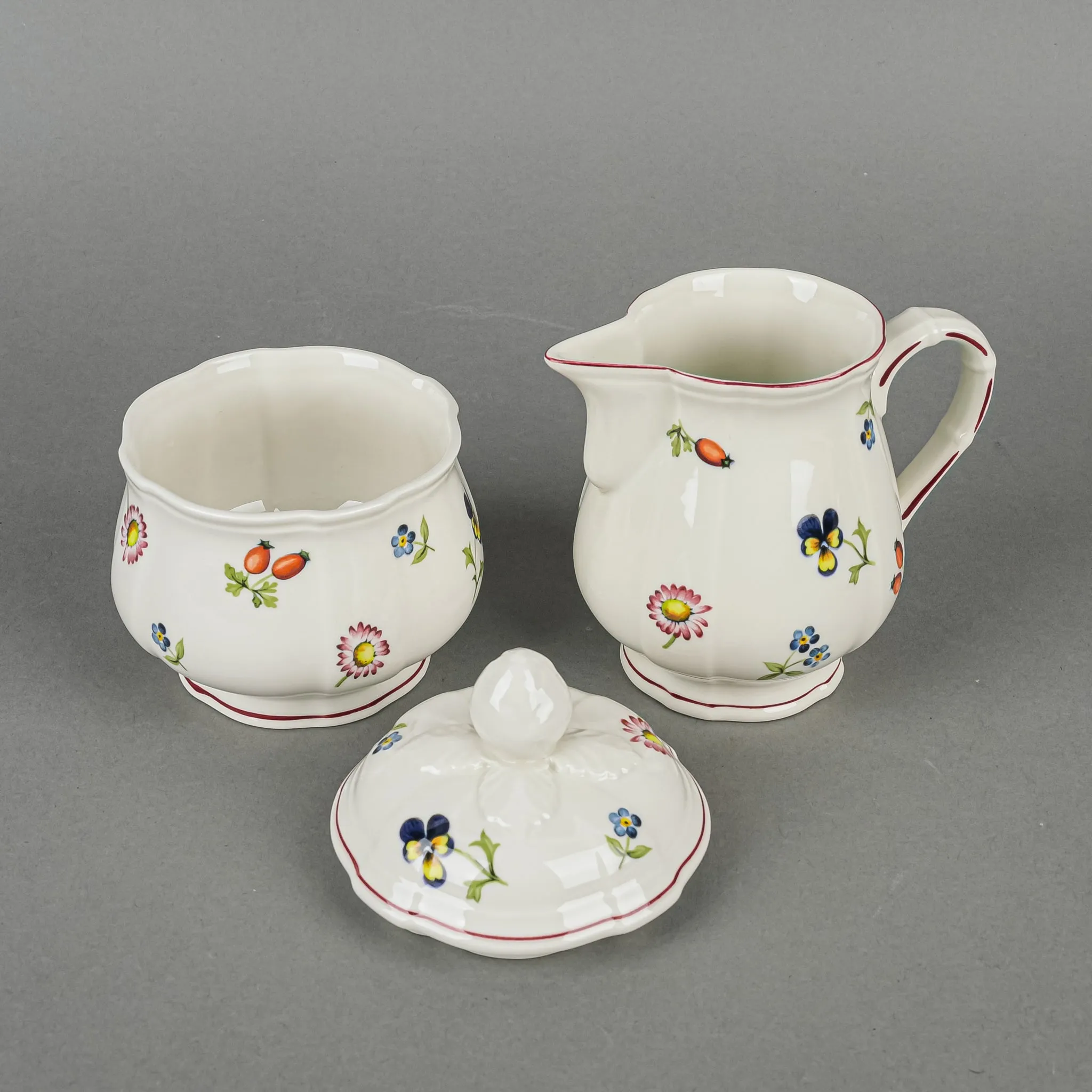 VILLEROY & BOCH Petite Fleur Tea Set 17pcs