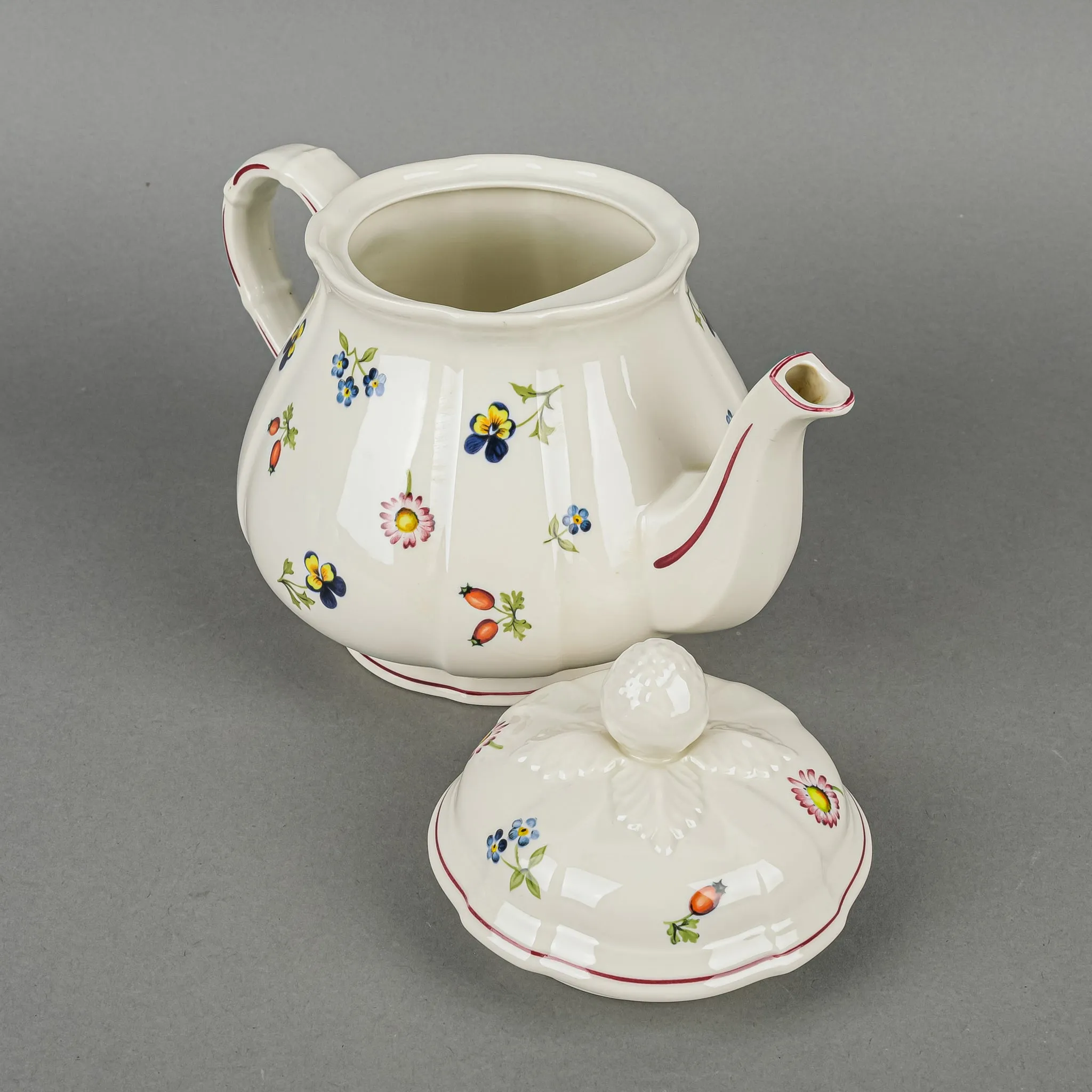 VILLEROY & BOCH Petite Fleur Tea Set 17pcs